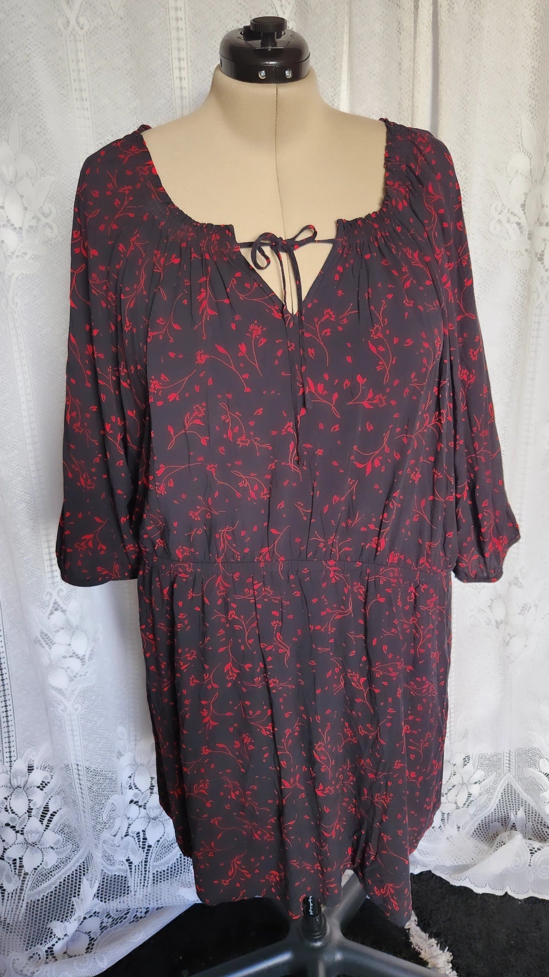 Size 2x/3x Black Dress with Red Floral detailing