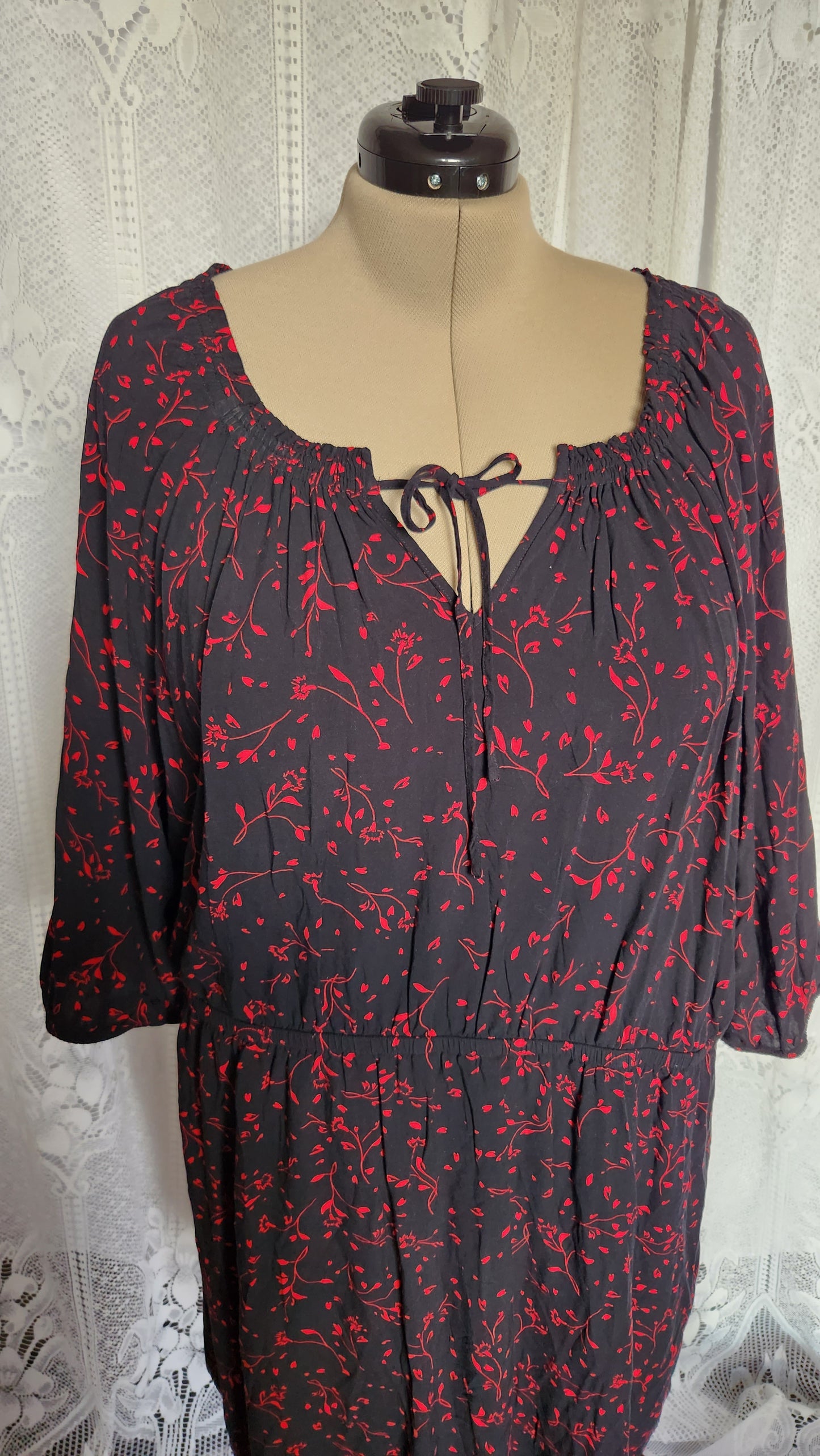 Size 2x/3x Black Dress with Red Floral detailing
