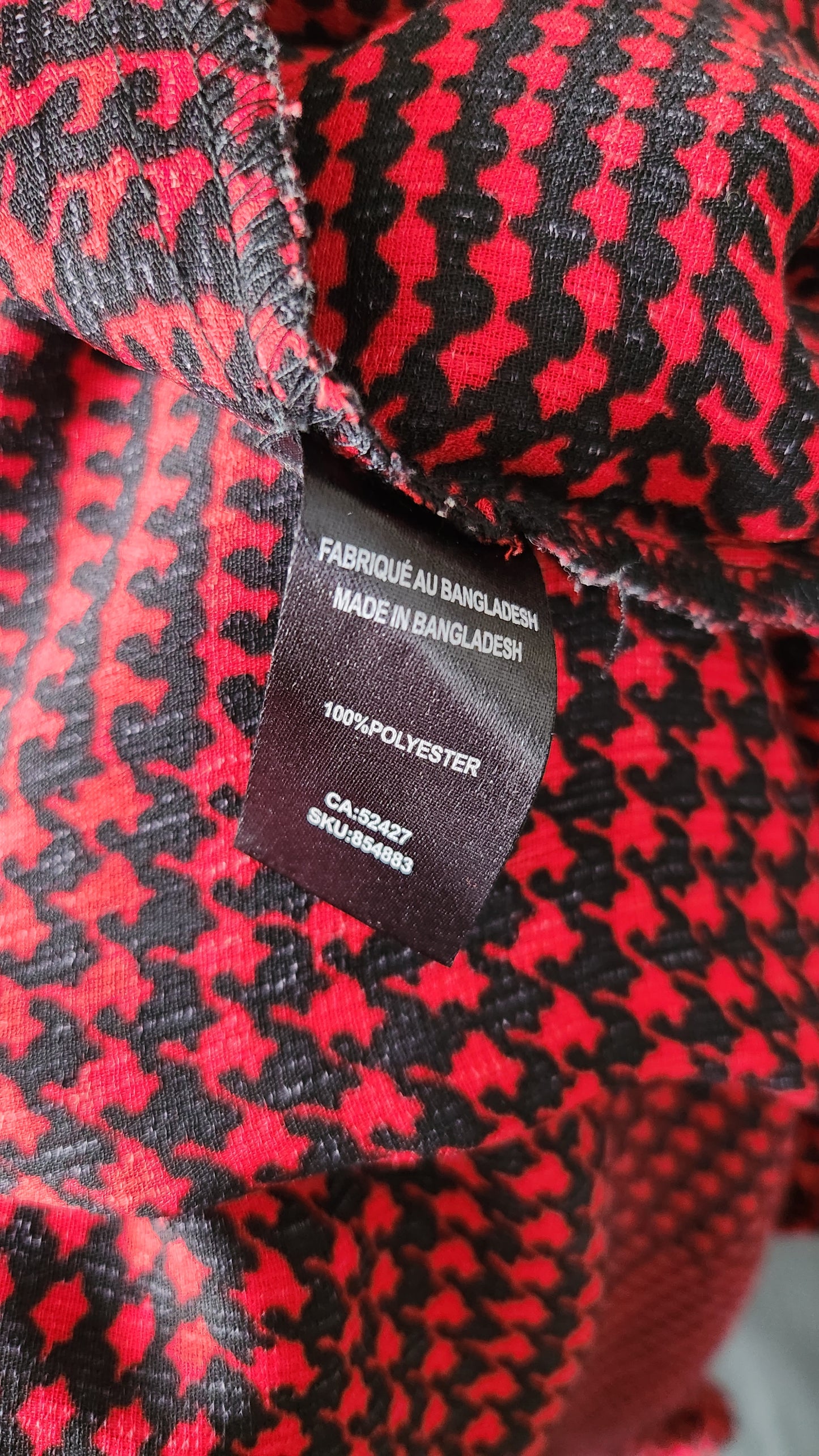 Size 1x Red & Black Houndstooth Button Up Long Sleeve