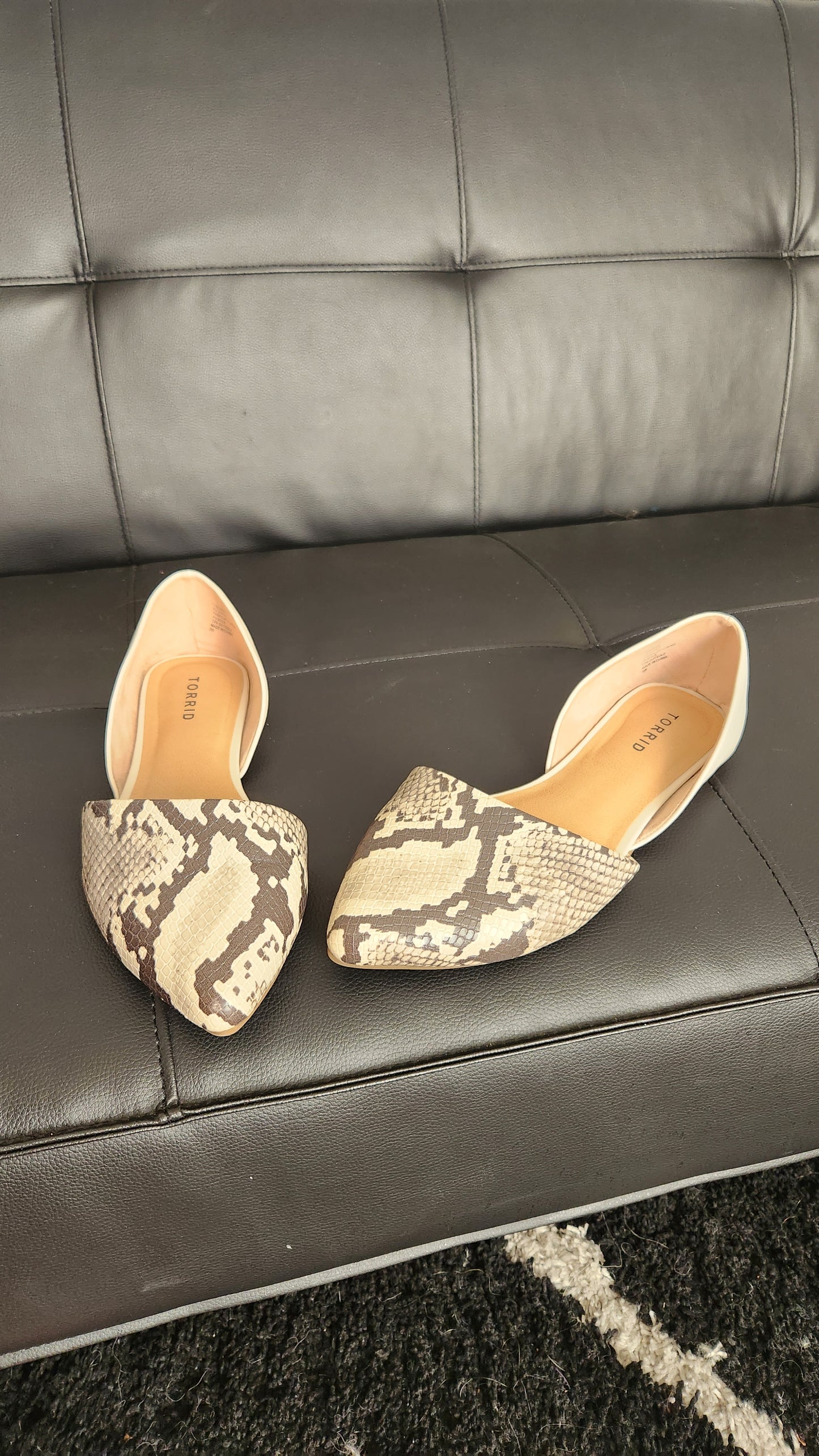 Size 9 W Snake Print and White Pointed Toe Flats
