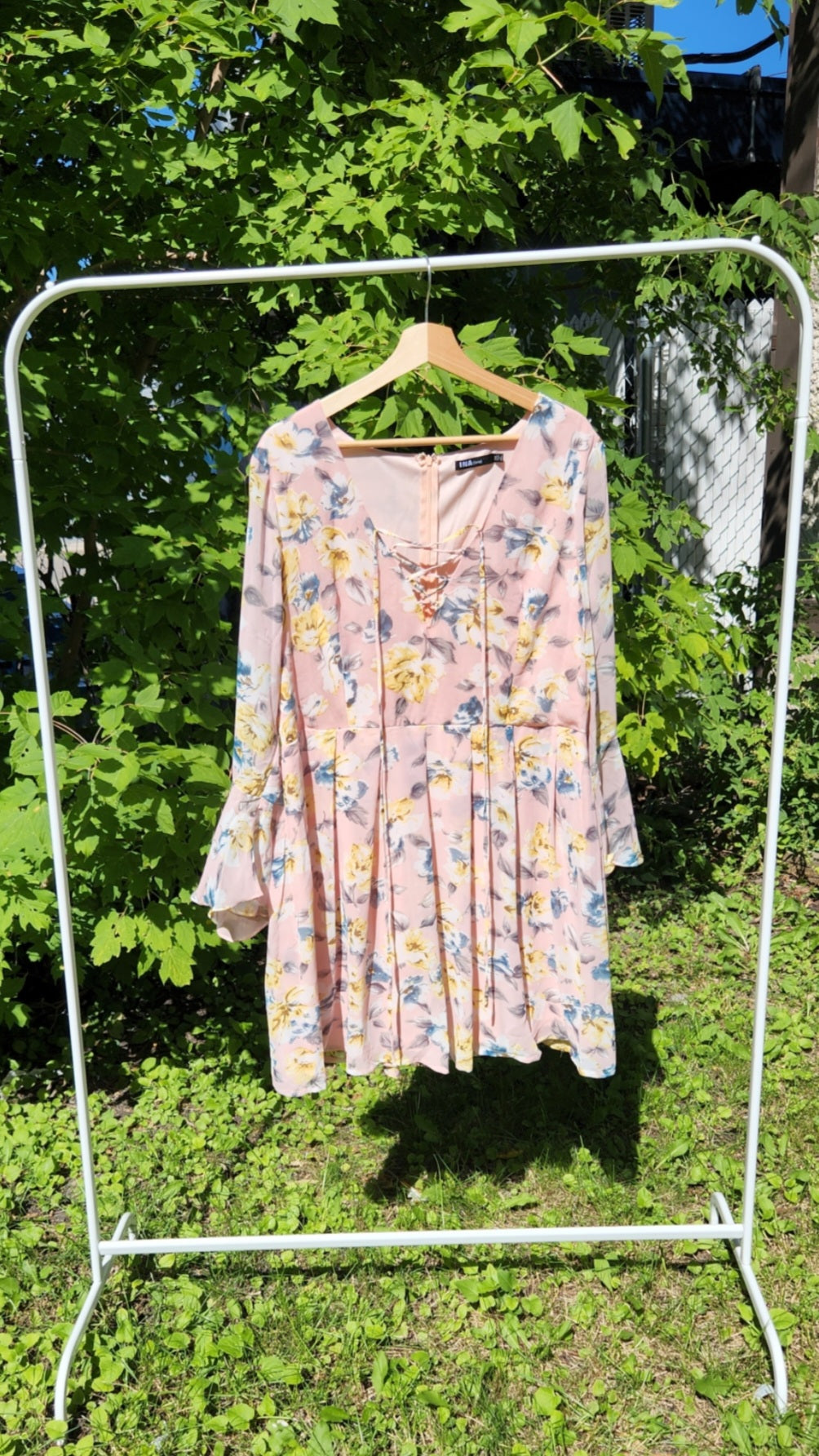 Size 1x Pink floral Bell Sleeve Dress