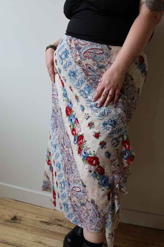 Size 2x Vintage White Floral Skirt